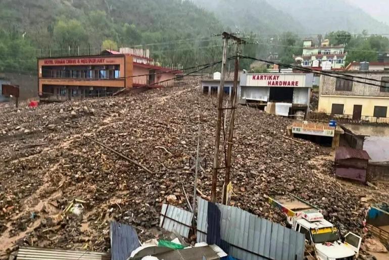 جموں و کشمیر کے رام بن میں بارش کا قہر، 40 گھر زمین بوس، سیلاب میں 3 افراد جاں بحق