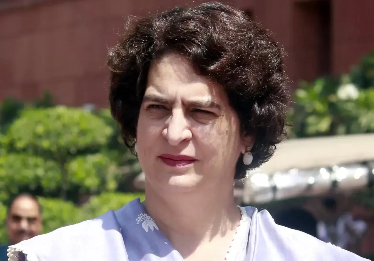 "یوپی میں اسکول انضمام سے بچیوں کی تعلیم متاثر ہوگی": پرینکا گاندھی کا اظہار تشویش