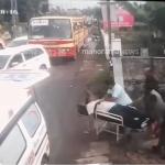 کیرالہ میں ٹریفک جام کے دوران کار چلاتے ہوئے شخص کو دل کا دورہ؛ دو نرسوں نے بروقت سی پی آر دے کر جان بچائی