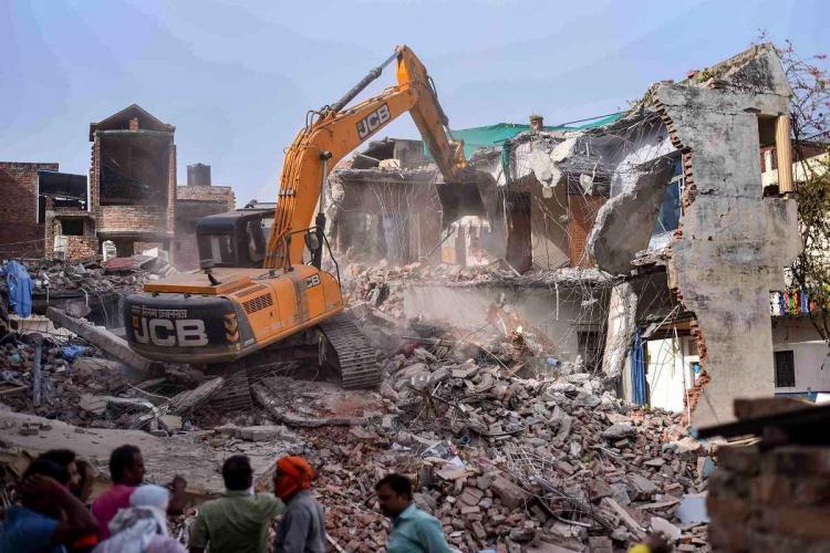 ’اس کے قتل پہ میں بھی چپ تھا میرا نمبر اب آیا‘۔۔۔۔۔از:  سہیل انجم