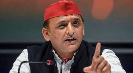 شنکر اچاریہ کی توہین پر اکھلیش یادو کا سخت ردعمل، حکومت سے سوالوں کا جواب طلب