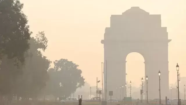 دہلی-این سی آر میں اسموگ کا قہر، ہوا میں زہریلا پن اور سانس لینے میں دشواری