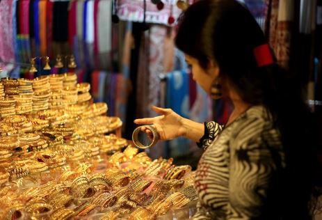 سونے نے نئی بلند ترین سطح چھو لی، فی 10 گرام قیمت 1.41 لاکھ سے اوپر، چاندی 39 ہزار روپے مہنگی