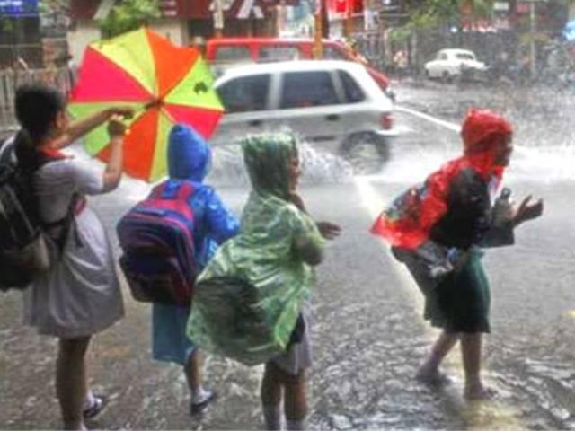 بھٹکل سمیت اُترکنڑا  میں بھاری بارش  کے پیش نظر کل منگل 17 جون کو اسکولوں میں چھٹی